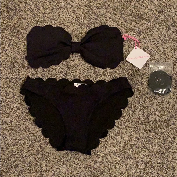Target Other - NWT XS Target Vanilla Beach Black Scallop Bikini
